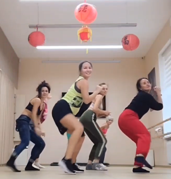 Танцевальные мастер-классы Urban Latino!
То, что танцуют на всех вечеринках в Латинской Америке! Микс разных стилей, также работа с телом, развитие пластики и растяжка.